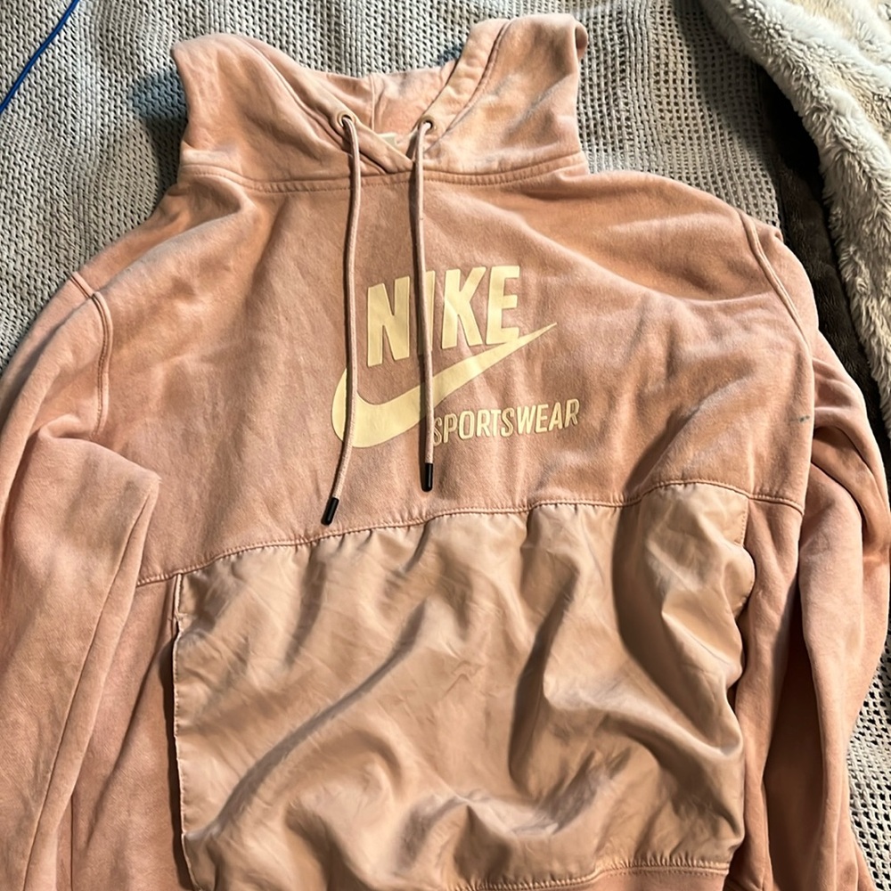 pink women’s nike sweatshirt